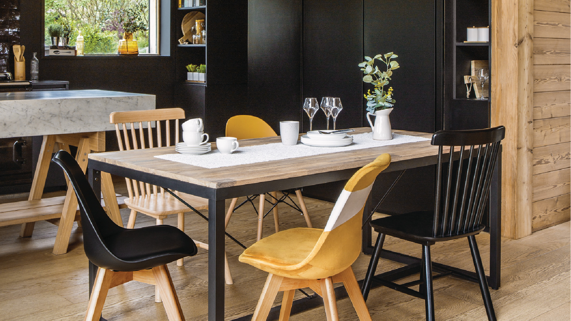 /on/demandware.static/-/Sites-homa-storefront-pt/default/dw5110636d/Mobiliário_Mesas de refeição_20240124 textos SEO páginas categorias.jpg